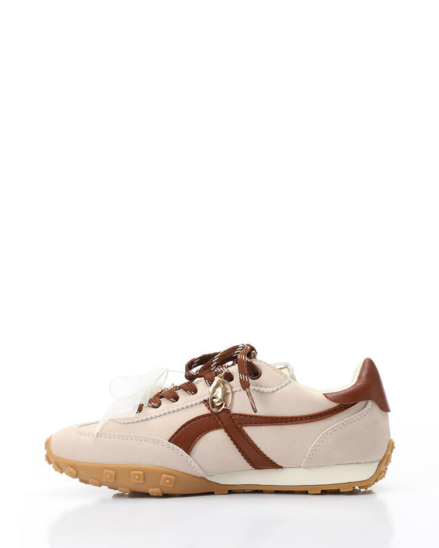 GER-DVTX-039 Decorative Lace Up Flat Sneakers